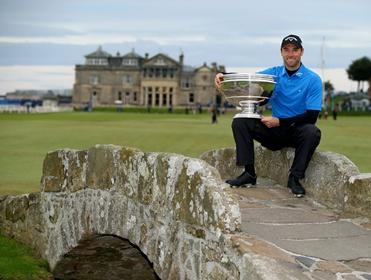 Oliver Wilson with the Alfred Dunhill trophy